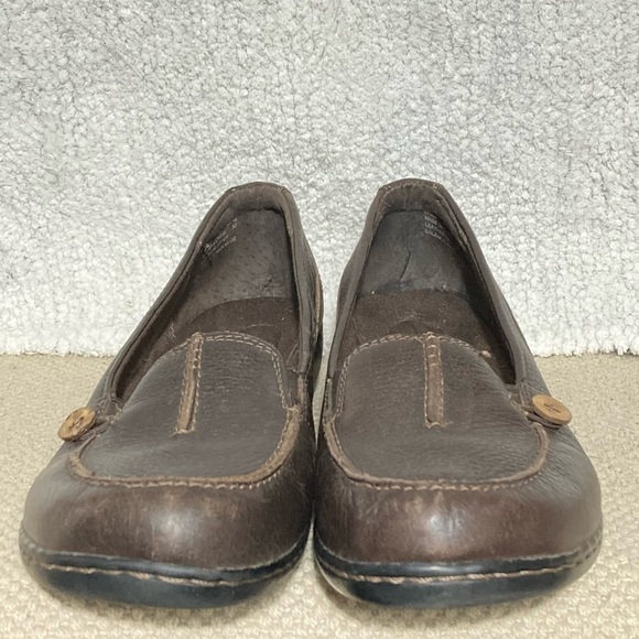 Clarks Women's Brown Leather w/Button Accent Slip On Casual Loafers Shoes SZ 10M - Picture 3 of 11
